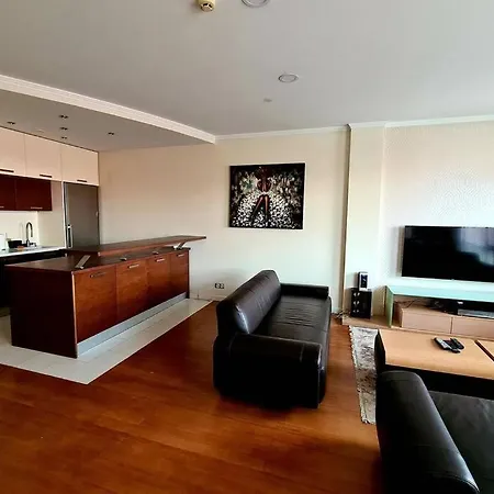 Erdvus 2-Ieju Miegamuju Butas Miesto Centre * كلابيدا