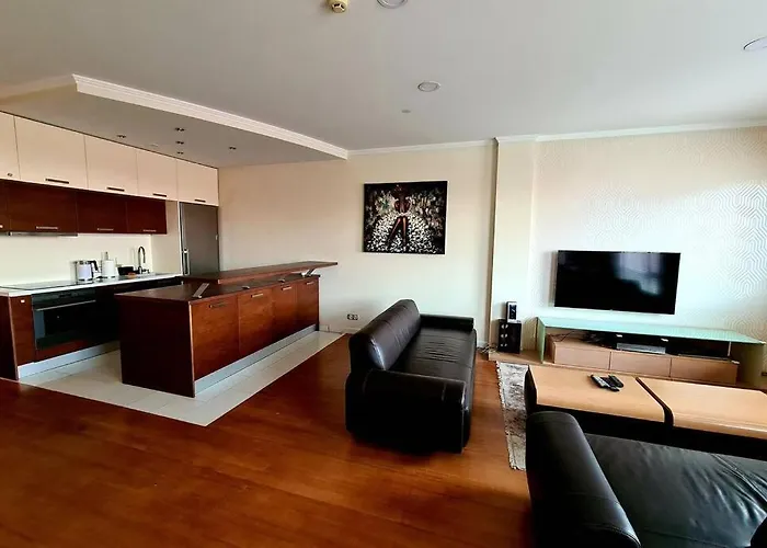 Erdvus 2-Ieju Miegamuju Butas Miesto Centre * كلابيدا