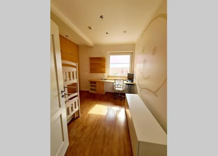 Erdvus 2-Ieju Miegamuju Butas Miesto Centre *